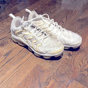 NIKE VAPORMAX PLUS